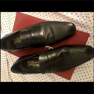 Salvatore Ferragamo
Men's Leather Penny Loafer